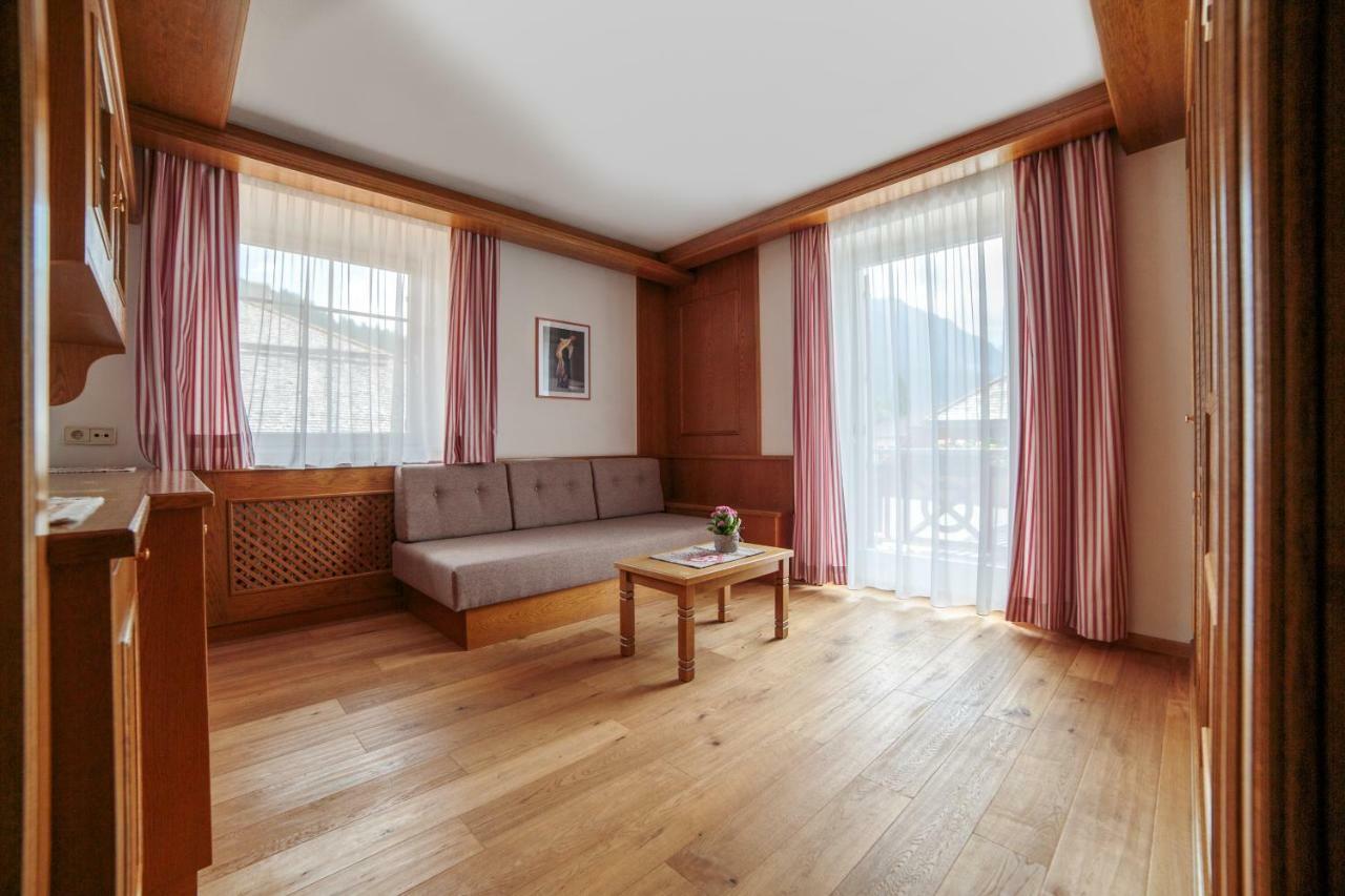 Appartementhaus Sapelza Toblach Zimmer foto